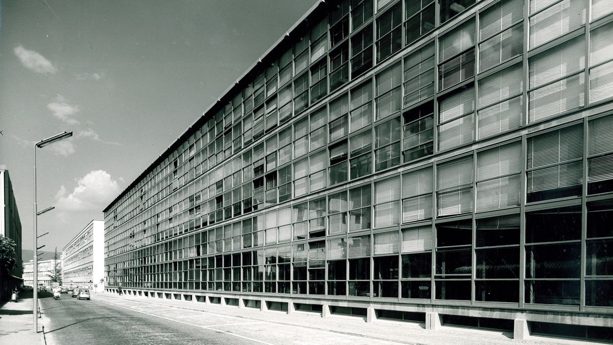 Seconda tappa: Ivrea / Olivetti / la regola contro fumo passivo